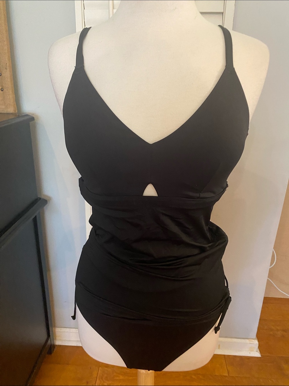 NWOT Spanx  Black slimming Swim Top with keyhole detail. Size M